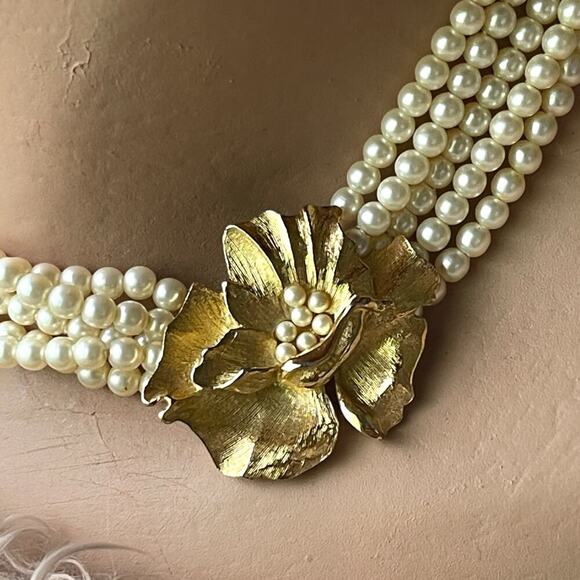 Vintage Crown Trifari Multi Strand Faux Pearl Gold Flower Clasp Necklace 1960s - Picture 5 of 10
